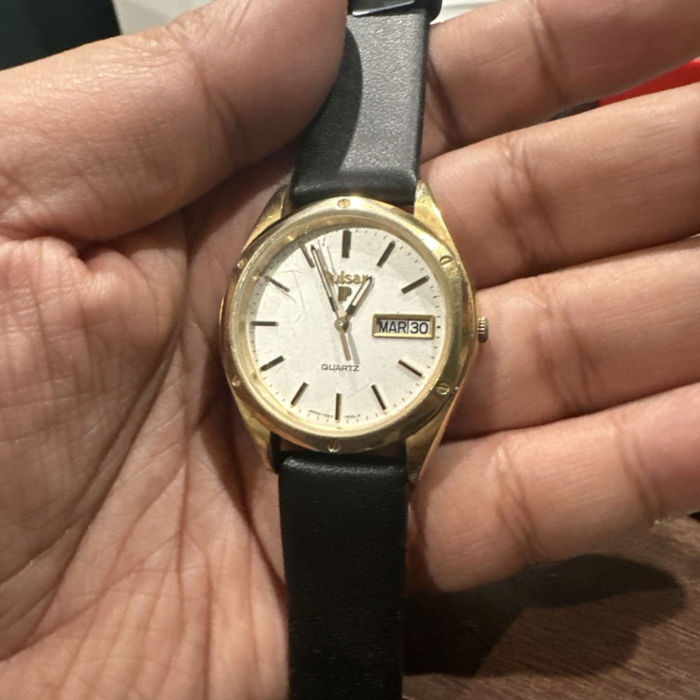 Working Vintage‎ PULSAR Gold Tone 36MM DAY Date Quartz Watch Black Leather Band